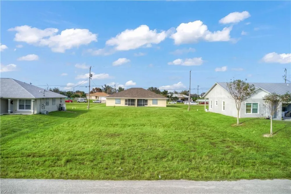 833 NE 15TH LANE Cape Coral, FL 33909