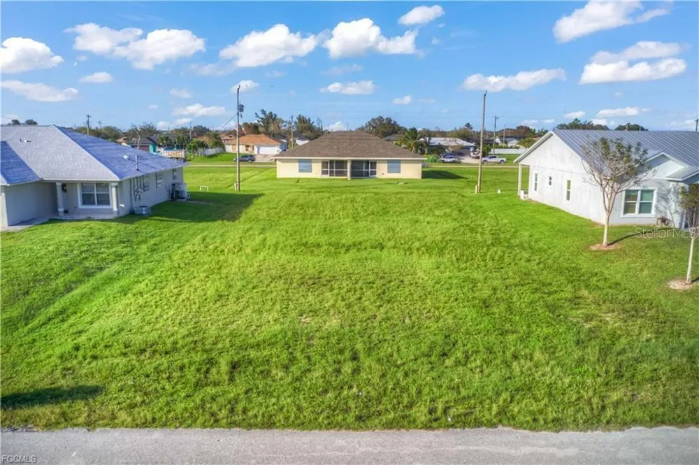 833 NE 15TH LANE Cape Coral, FL 33909