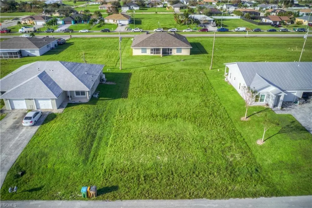 833 NE 15TH LANE Cape Coral, FL 33909