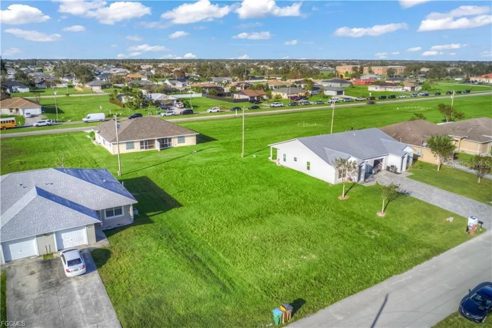 833 NE 15TH LANE Cape Coral, FL 33909