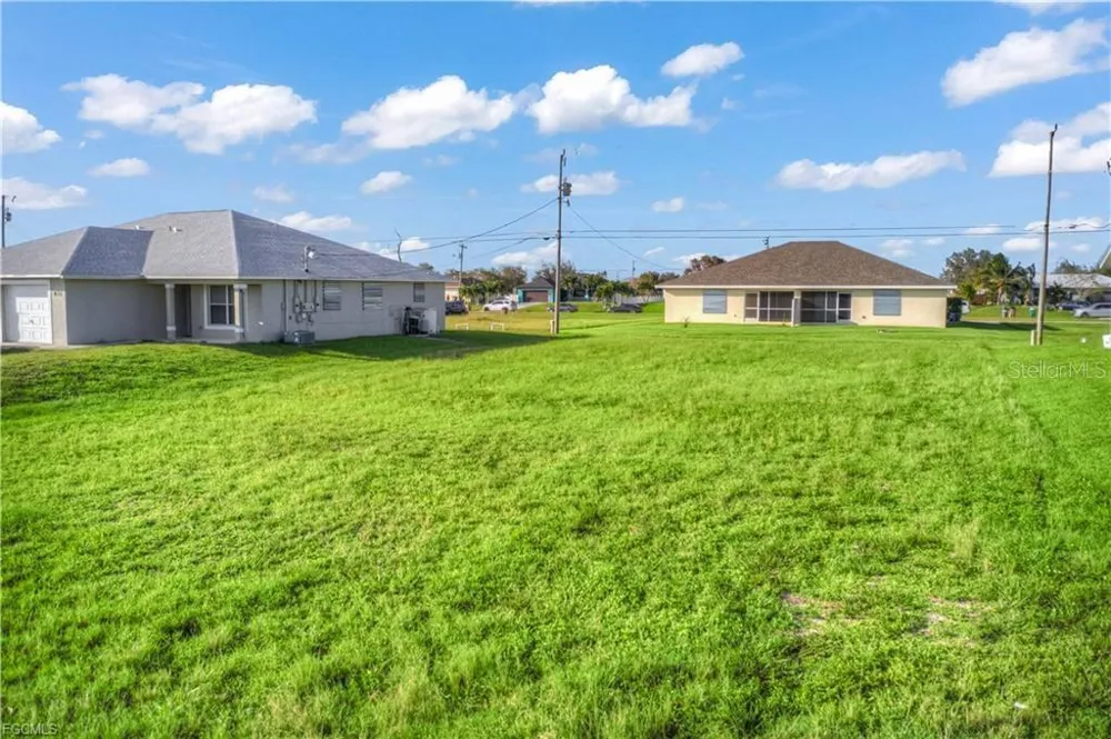 833 NE 15TH LANE Cape Coral, FL 33909
