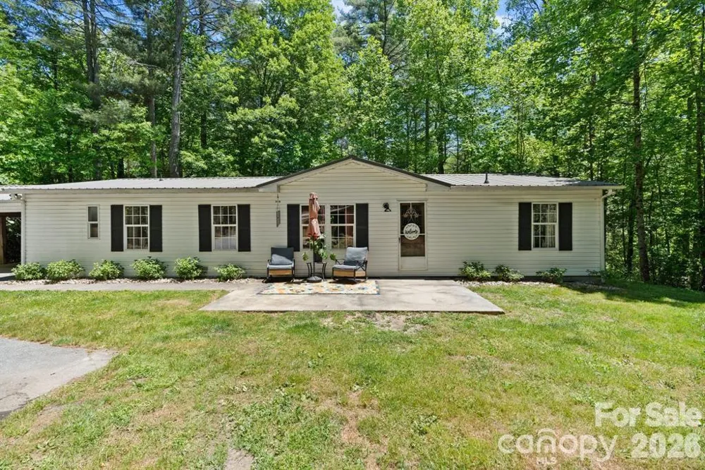 122 Fallswood Court Hendersonville, NC 28739