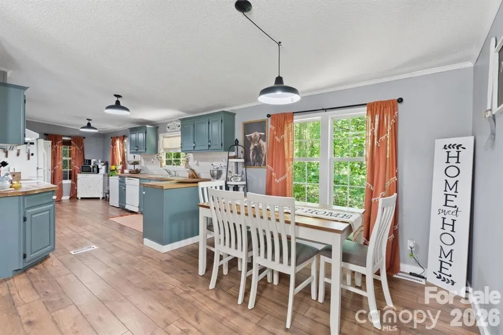 122 Fallswood Court Hendersonville, NC 28739