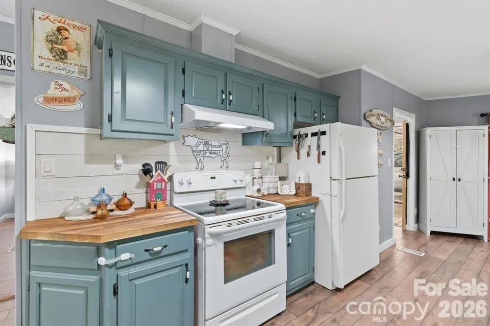 122 Fallswood Court Hendersonville, NC 28739