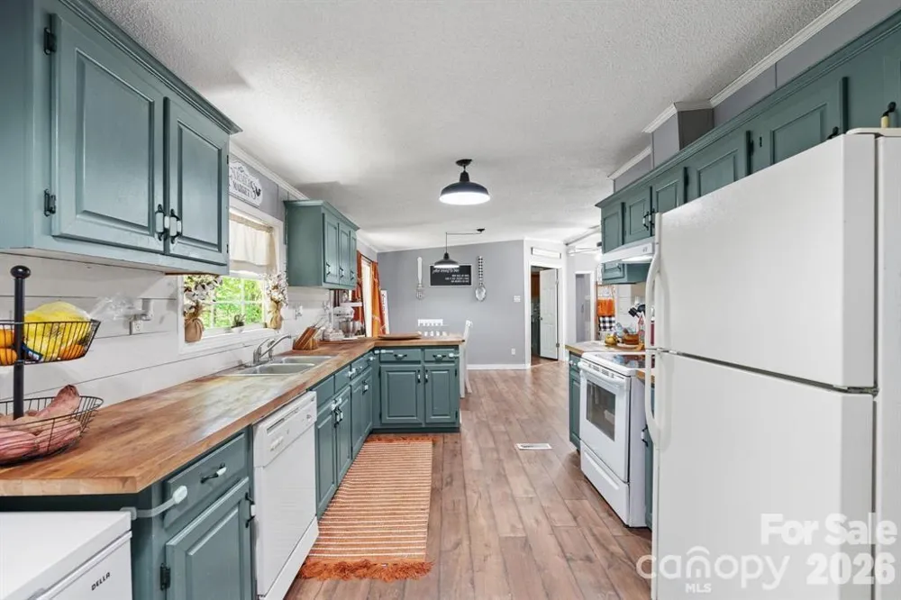122 Fallswood Court Hendersonville, NC 28739