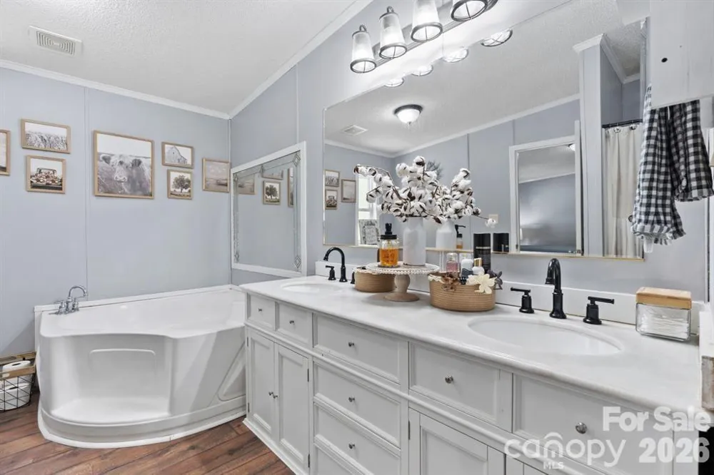 122 Fallswood Court Hendersonville, NC 28739