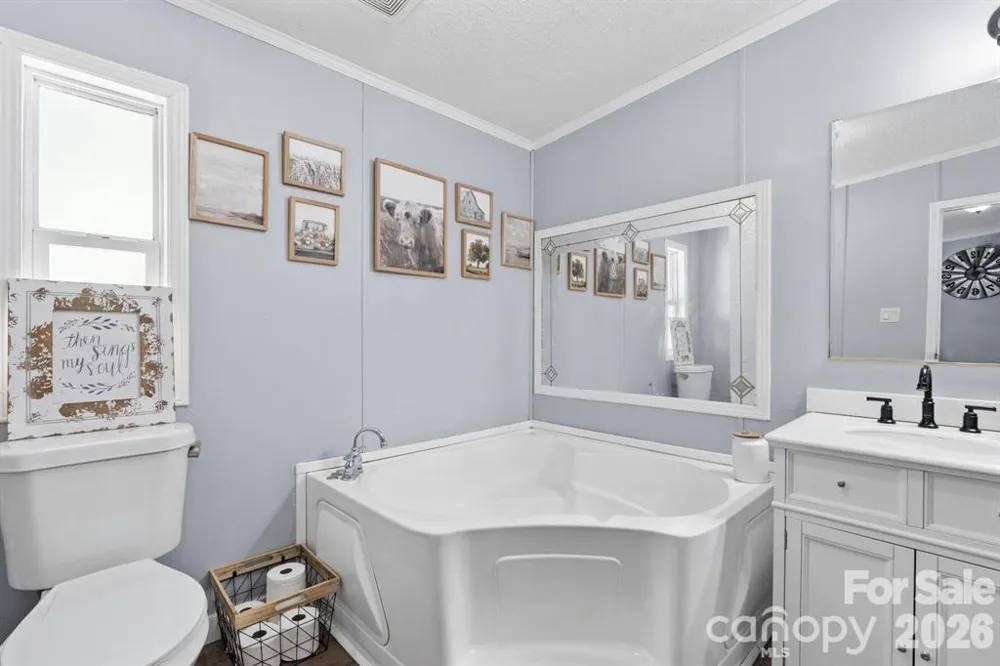 122 Fallswood Court Hendersonville, NC 28739