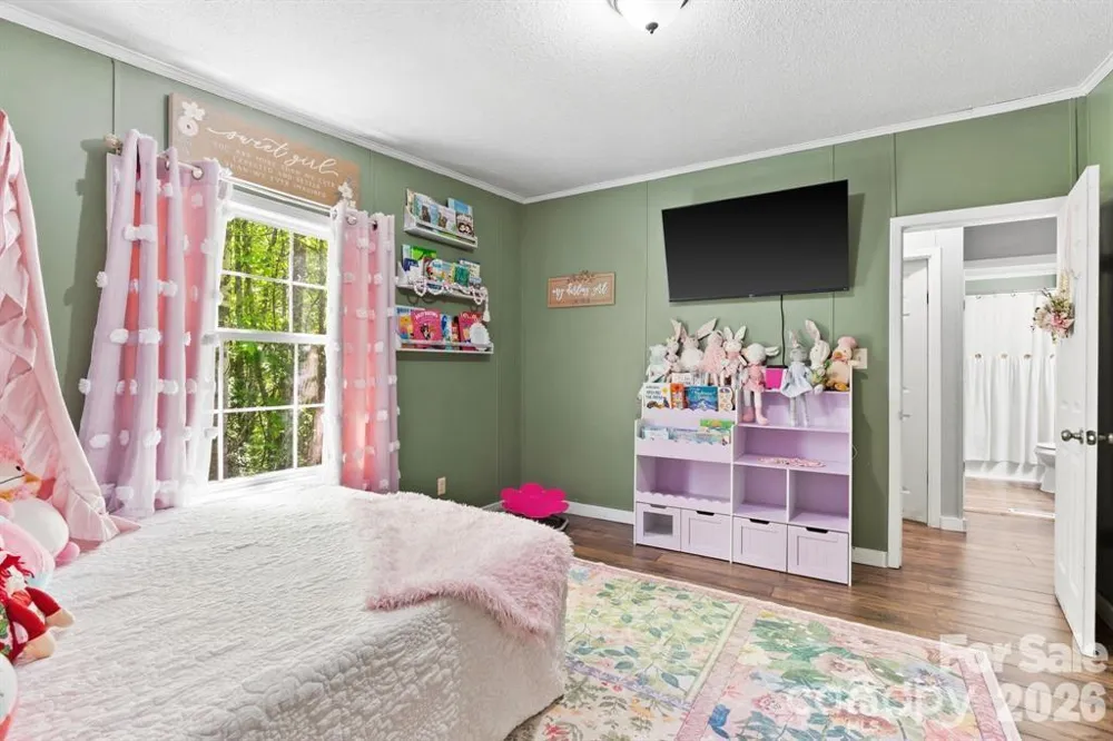 122 Fallswood Court Hendersonville, NC 28739