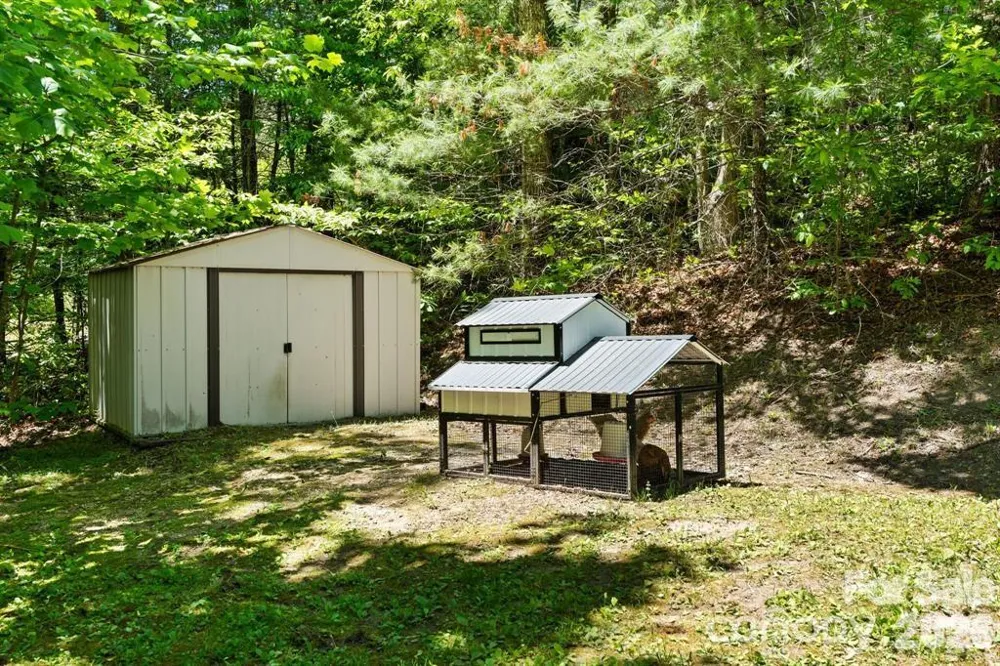 122 Fallswood Court Hendersonville, NC 28739