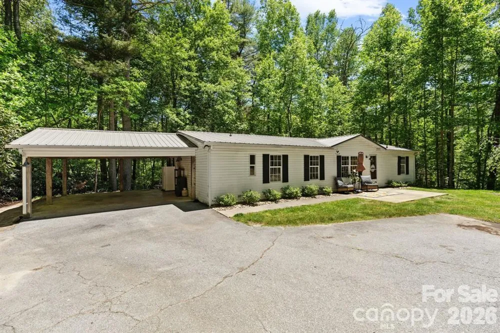 122 Fallswood Court Hendersonville, NC 28739