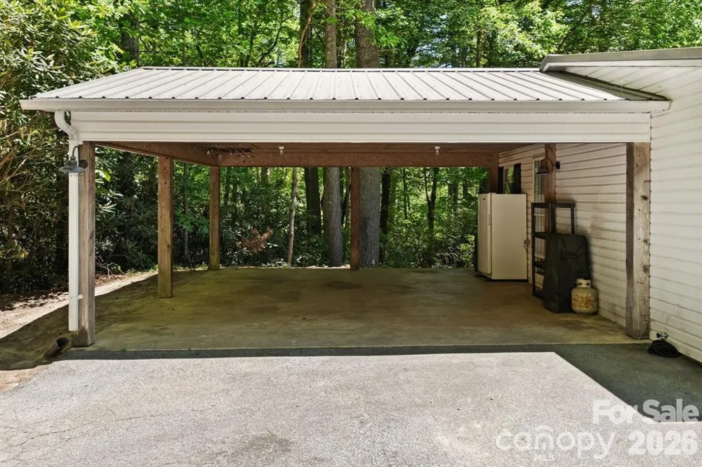 122 Fallswood Court Hendersonville, NC 28739