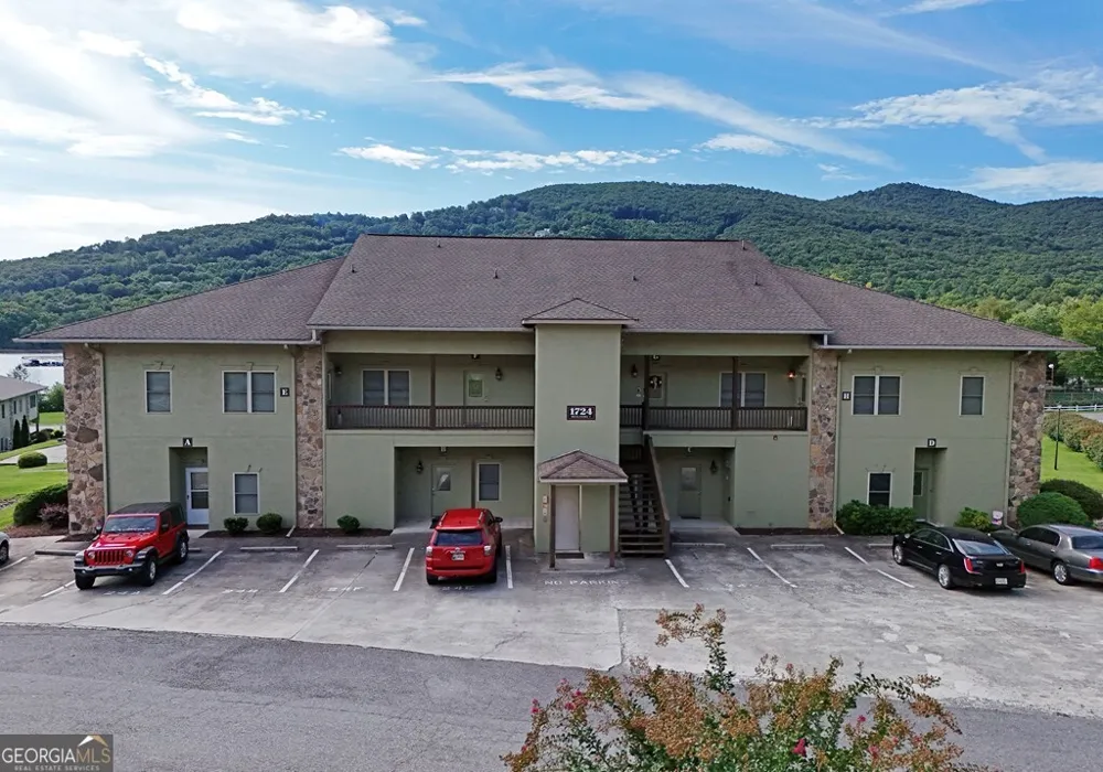 1724 Watercrest WAY Young Harris, GA 30582