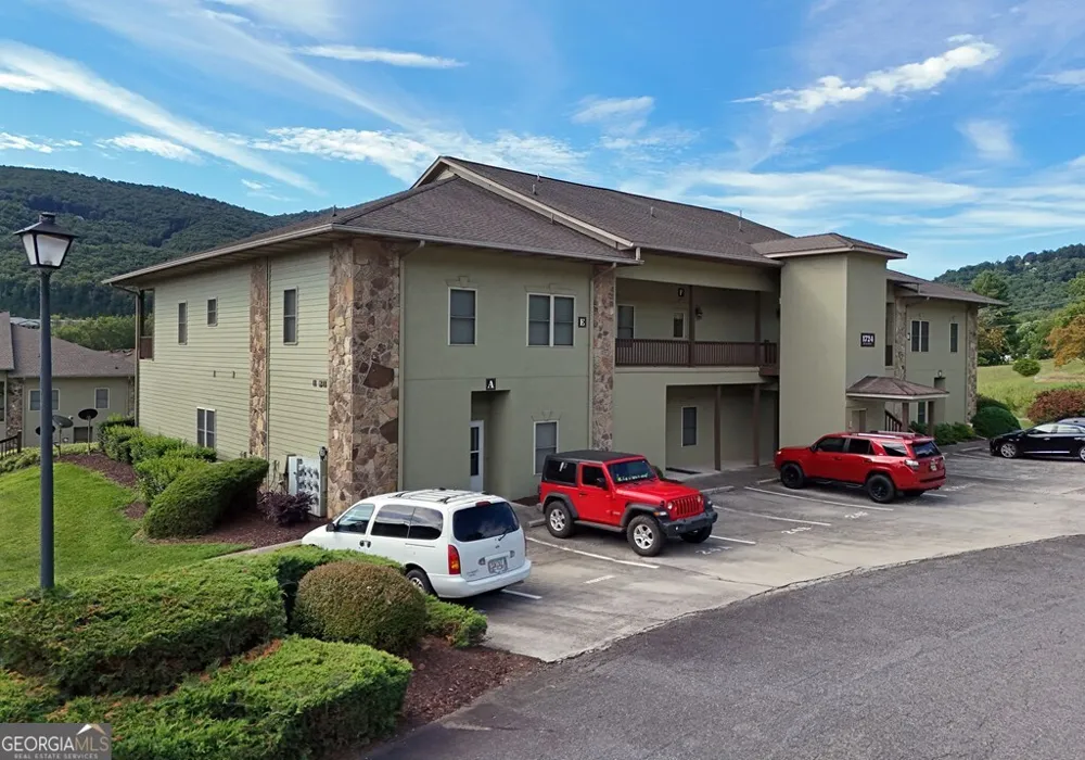 1724 Watercrest WAY Young Harris, GA 30582