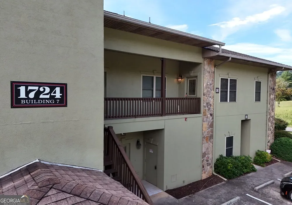 1724 Watercrest WAY Young Harris, GA 30582