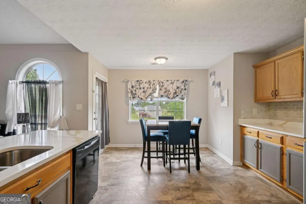 224 Solomon DR Ellenwood, GA 30294