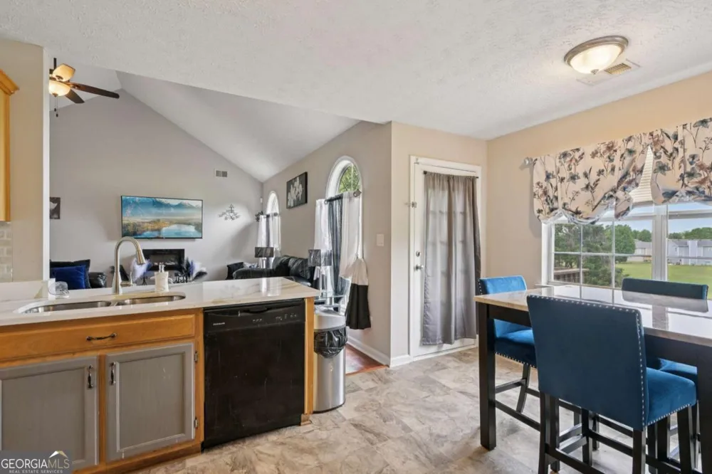 224 Solomon DR Ellenwood, GA 30294
