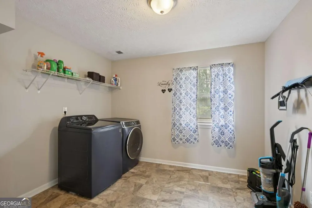 224 Solomon DR Ellenwood, GA 30294