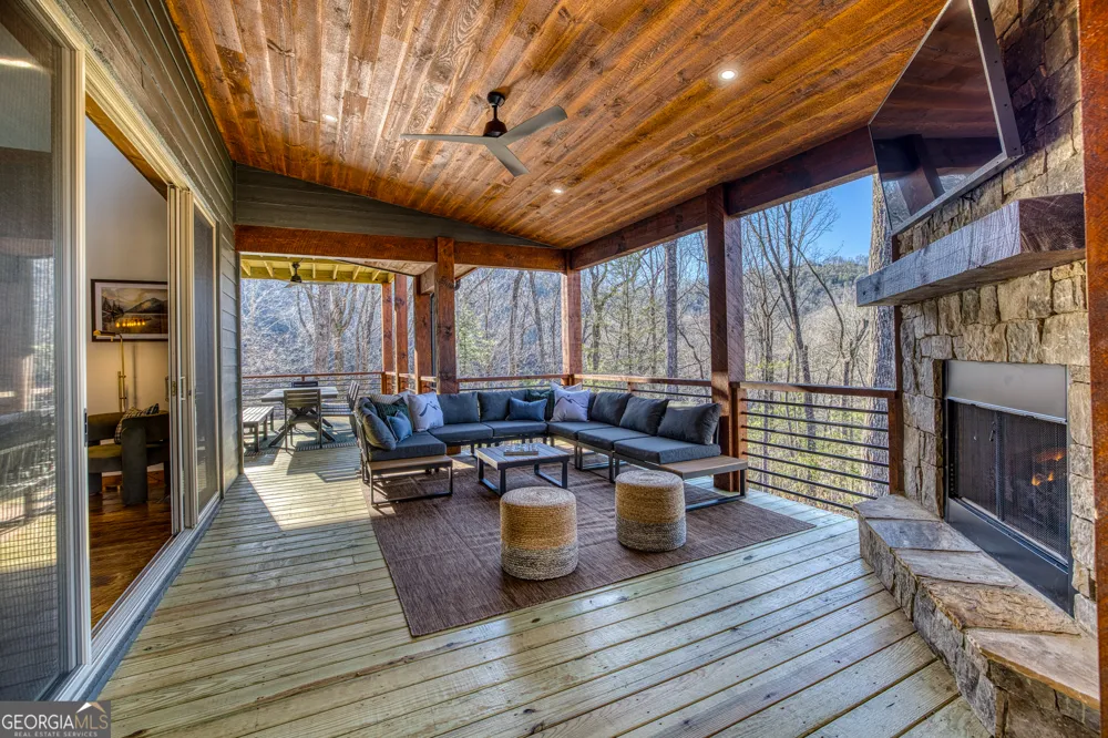 1160 Mangums TRL Blue Ridge, GA 30513