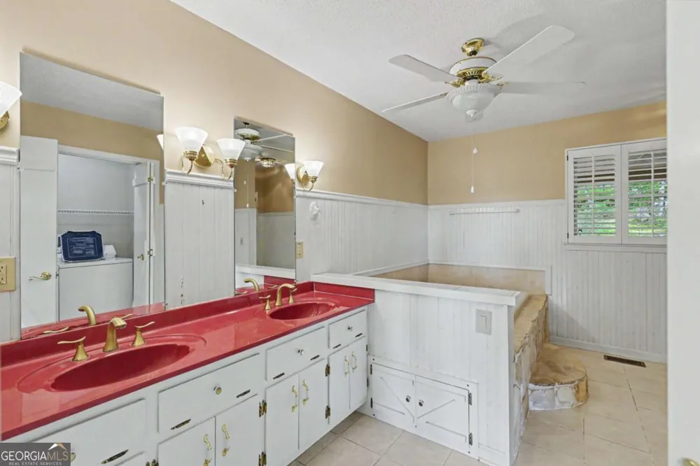 734 Long Laurel Ridge DR Lakemont, GA 30552