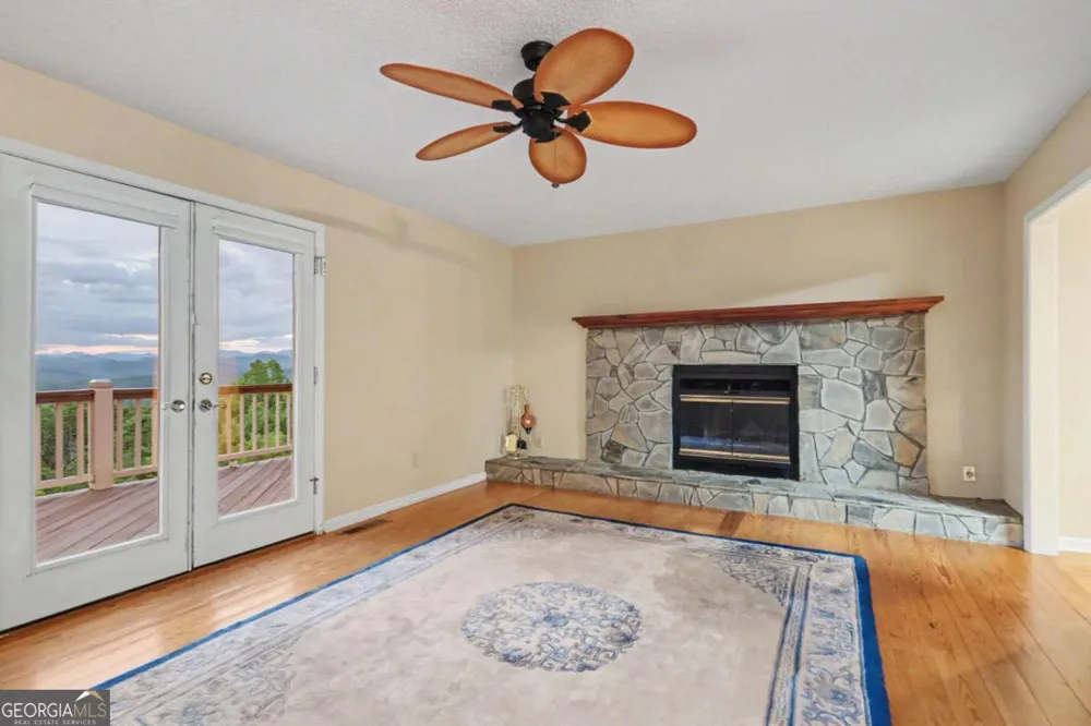 734 Long Laurel Ridge DR Lakemont, GA 30552