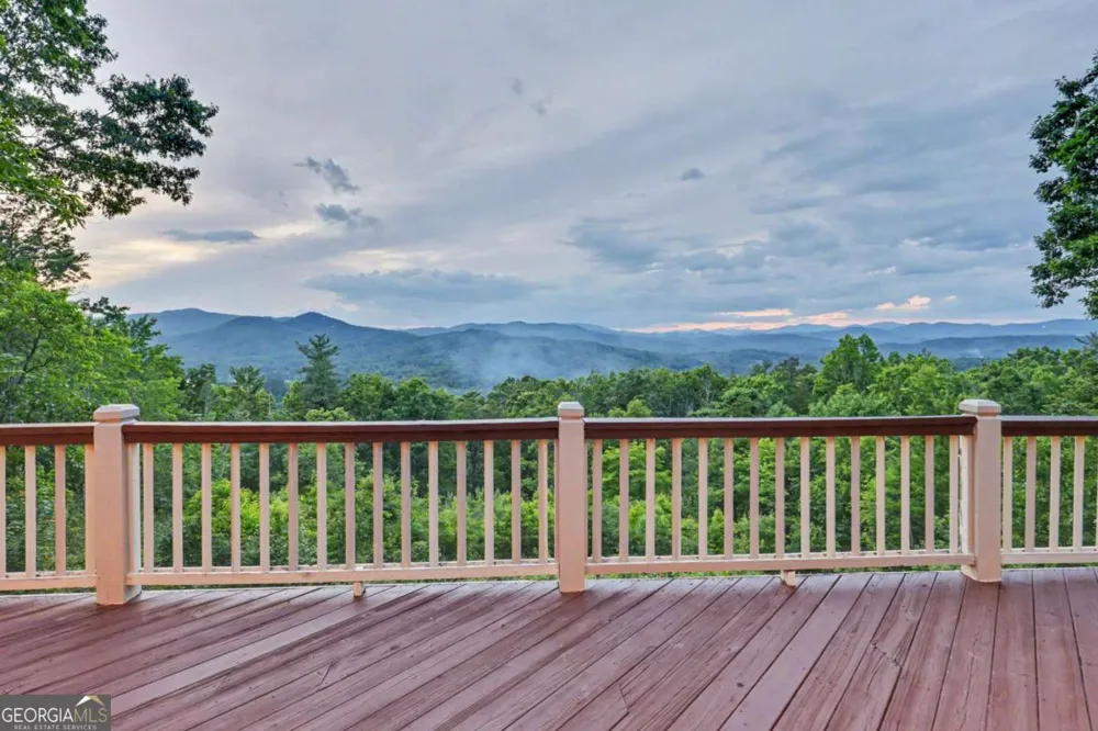 734 Long Laurel Ridge DR Lakemont, GA 30552