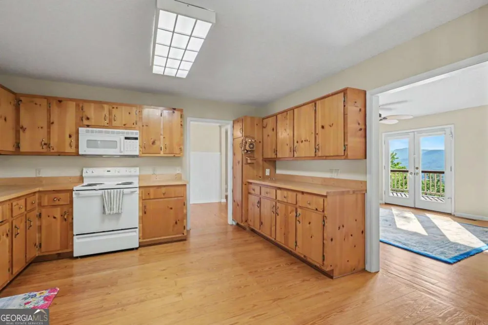 734 Long Laurel Ridge DR Lakemont, GA 30552