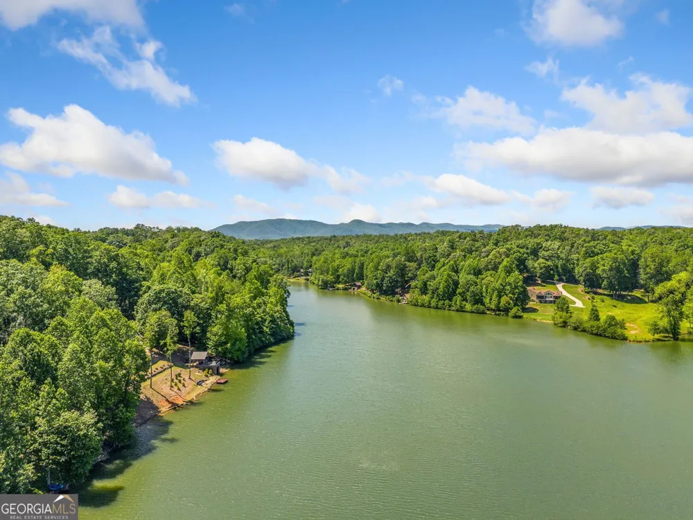 77 North Shore DR Cleveland, GA 30528