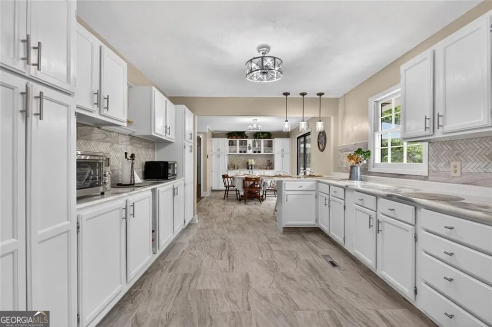 106 Pickett CT Warner Robins, GA 31093