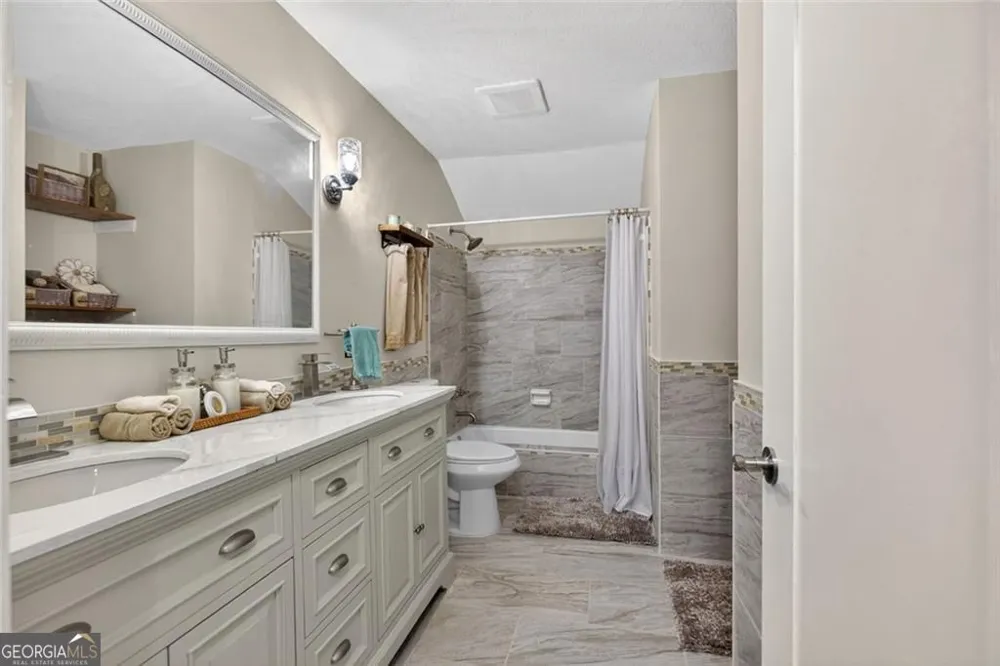 106 Pickett CT Warner Robins, GA 31093