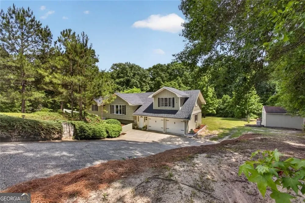 106 Pickett CT Warner Robins, GA 31093