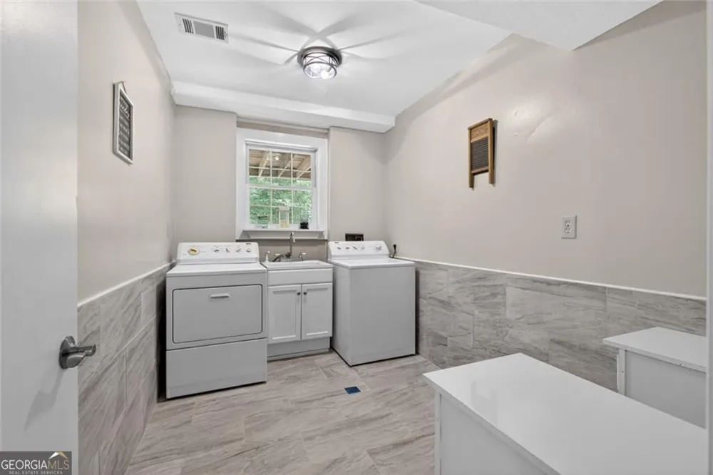 106 Pickett CT Warner Robins, GA 31093