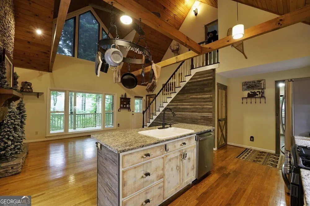 165 Amelia LN Blue Ridge, GA 30513