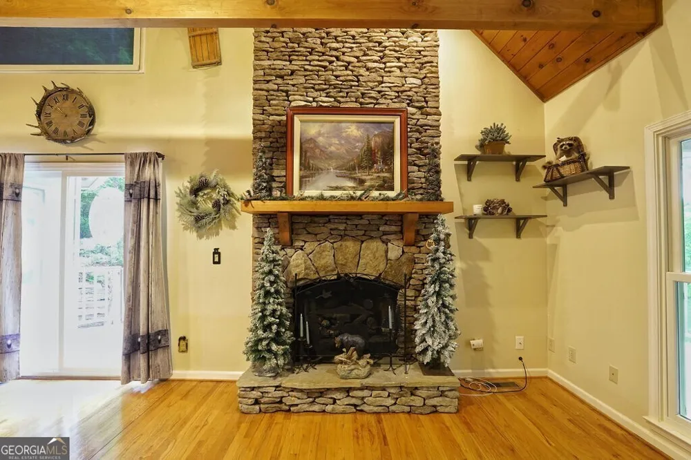 165 Amelia LN Blue Ridge, GA 30513