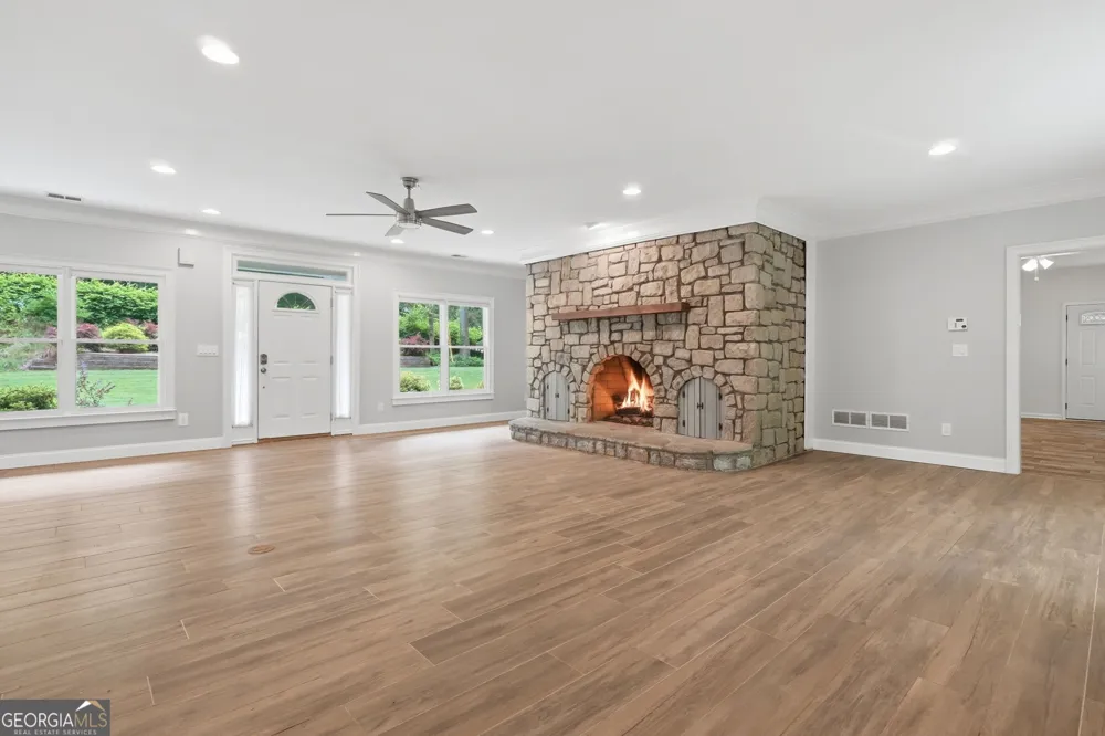 5369 Secretariat LN Sugar Hill, GA 30518