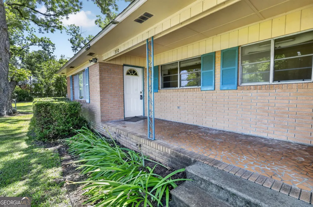 310 S Leroy ST Metter, GA 30439
