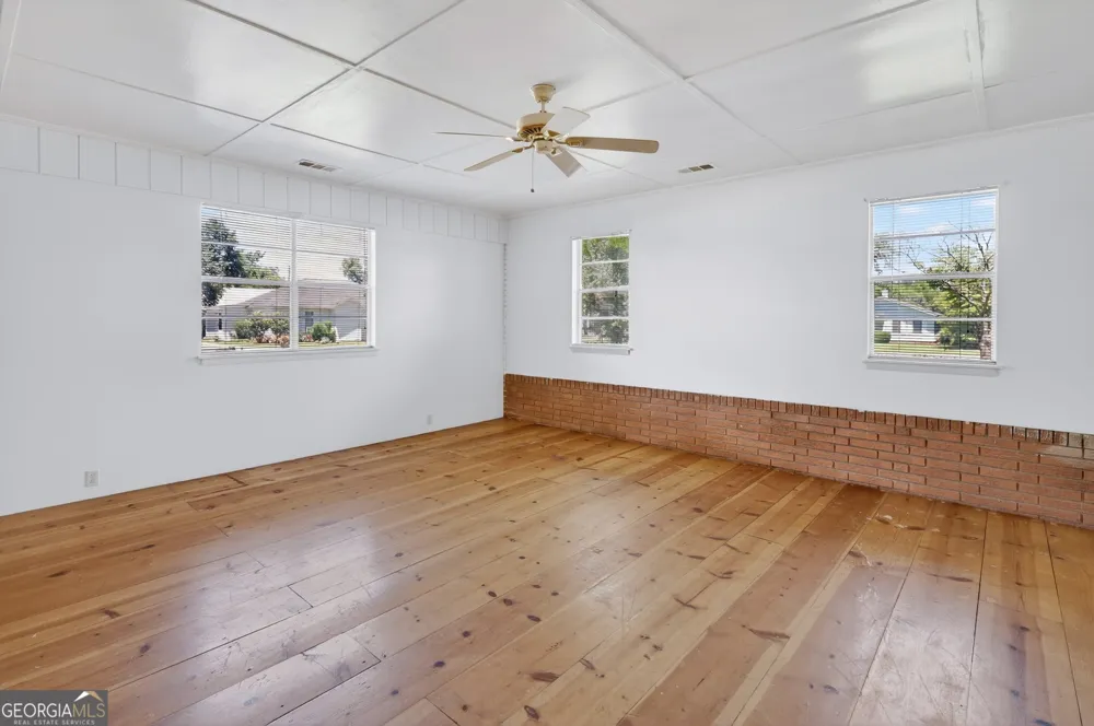 310 S Leroy ST Metter, GA 30439