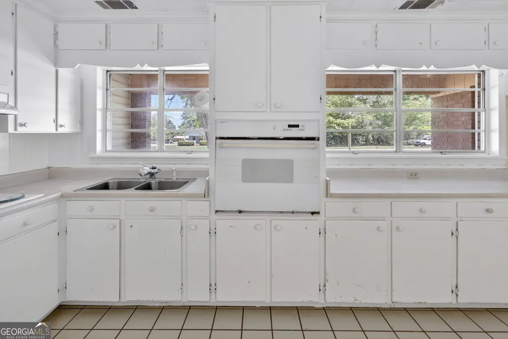 310 S Leroy ST Metter, GA 30439