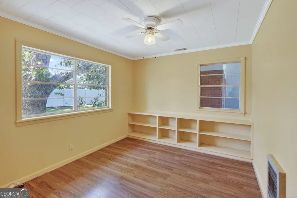 310 S Leroy ST Metter, GA 30439