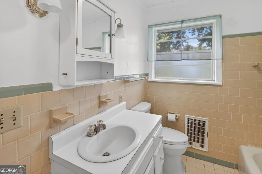310 S Leroy ST Metter, GA 30439