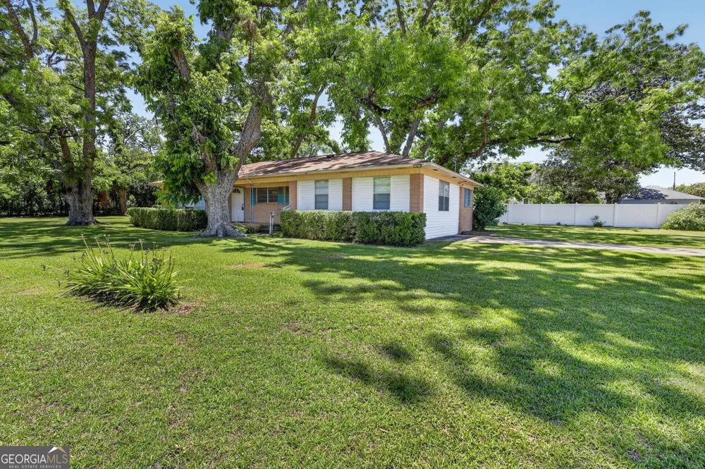 310 S Leroy ST Metter, GA 30439