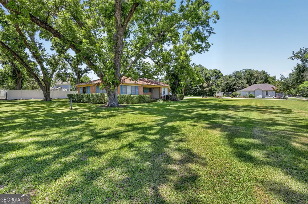 310 S Leroy ST Metter, GA 30439