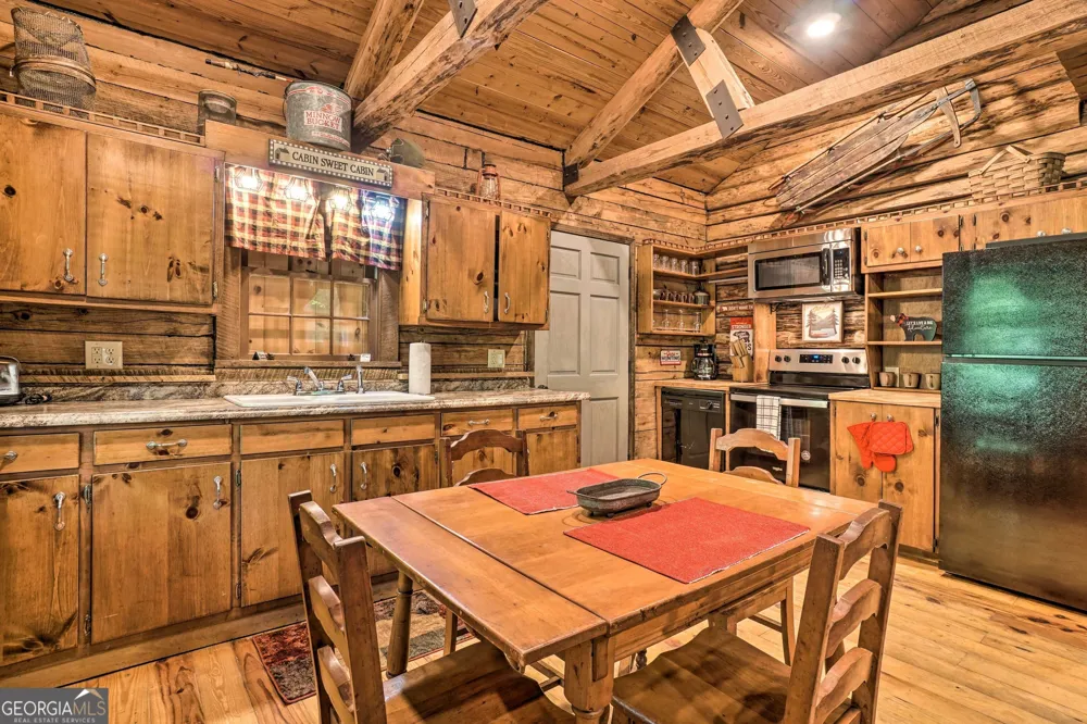 2183 Chimney Mountain RD Sautee Nacoochee, GA 30571