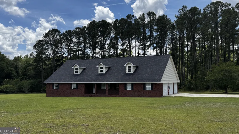 144 Live Oak LN Claxton, GA 30417