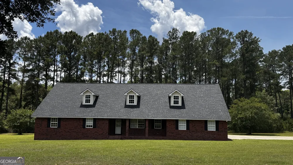 144 Live Oak LN Claxton, GA 30417
