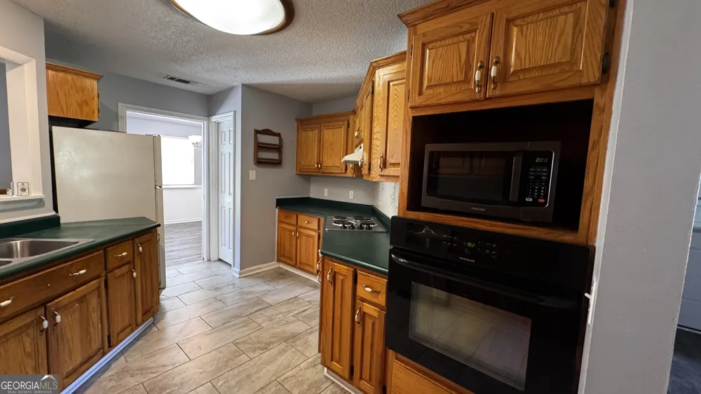 144 Live Oak LN Claxton, GA 30417