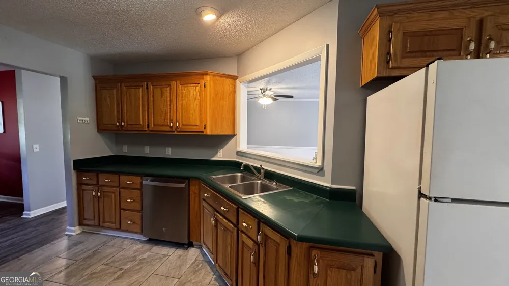 144 Live Oak LN Claxton, GA 30417