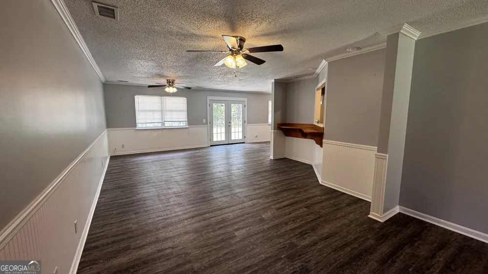 144 Live Oak LN Claxton, GA 30417