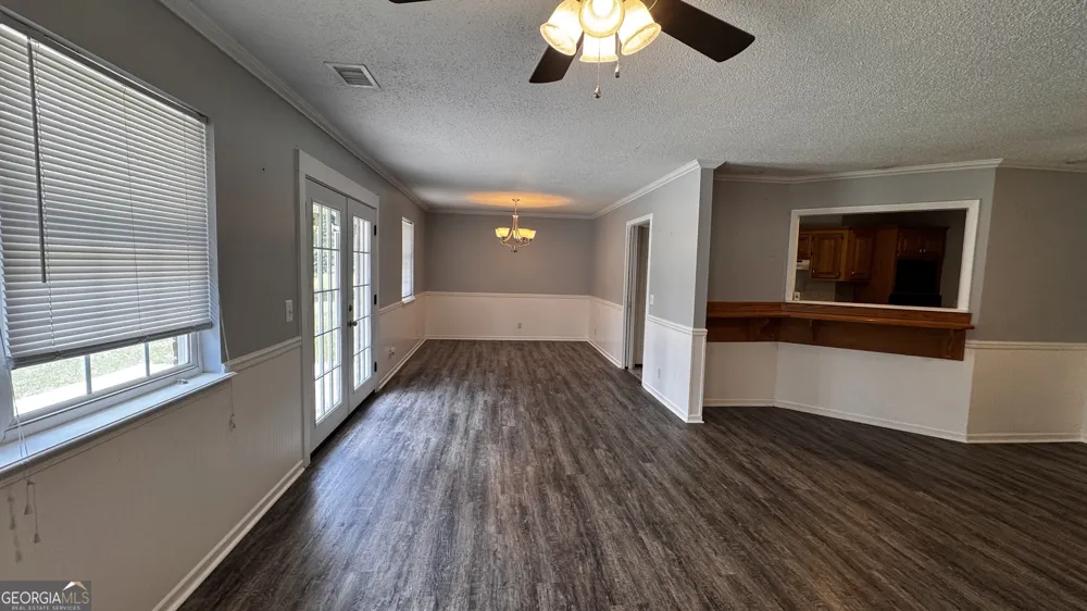 144 Live Oak LN Claxton, GA 30417