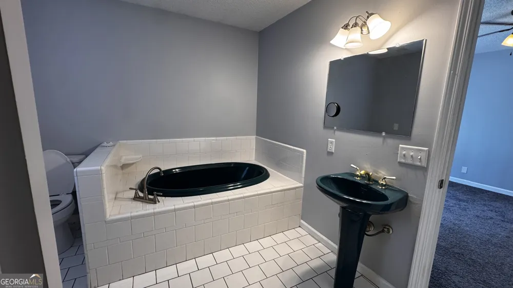 144 Live Oak LN Claxton, GA 30417