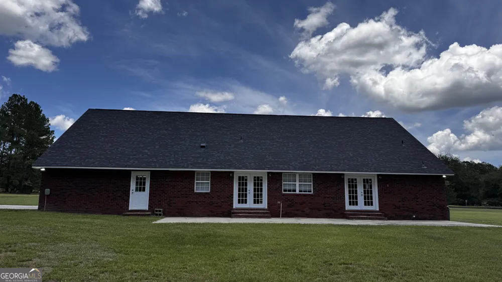 144 Live Oak LN Claxton, GA 30417